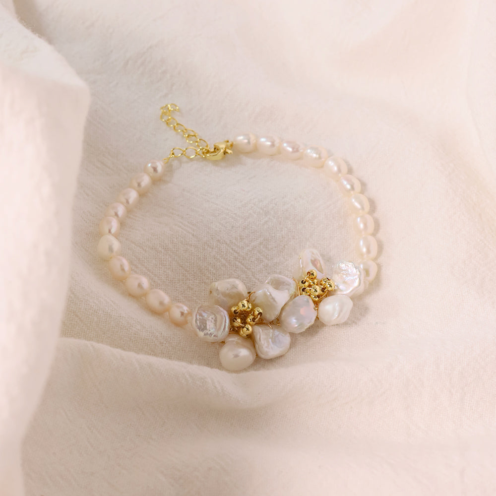 White Natural Freshwater Baroque Pearls Bracelet Retro Palace Style Fashion Jewelry Bracelet Gifts for Mom Wife Girlfriend