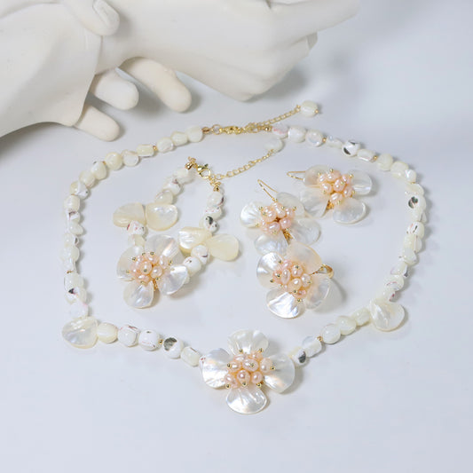 Natural Freshwater Pearl Shell Bead Flower Necklace Korean Women's Luxury Jewelry Fashion Women's and Girls' Gifts