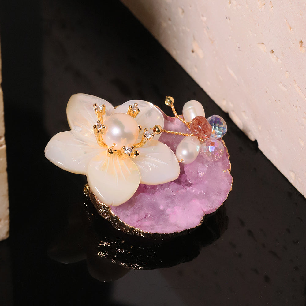 Natural Pearl Powder, Crystal Shell, Flower Brooch Korean Women's Luxury Jewelry Fashion Women's and Girls' Gifts