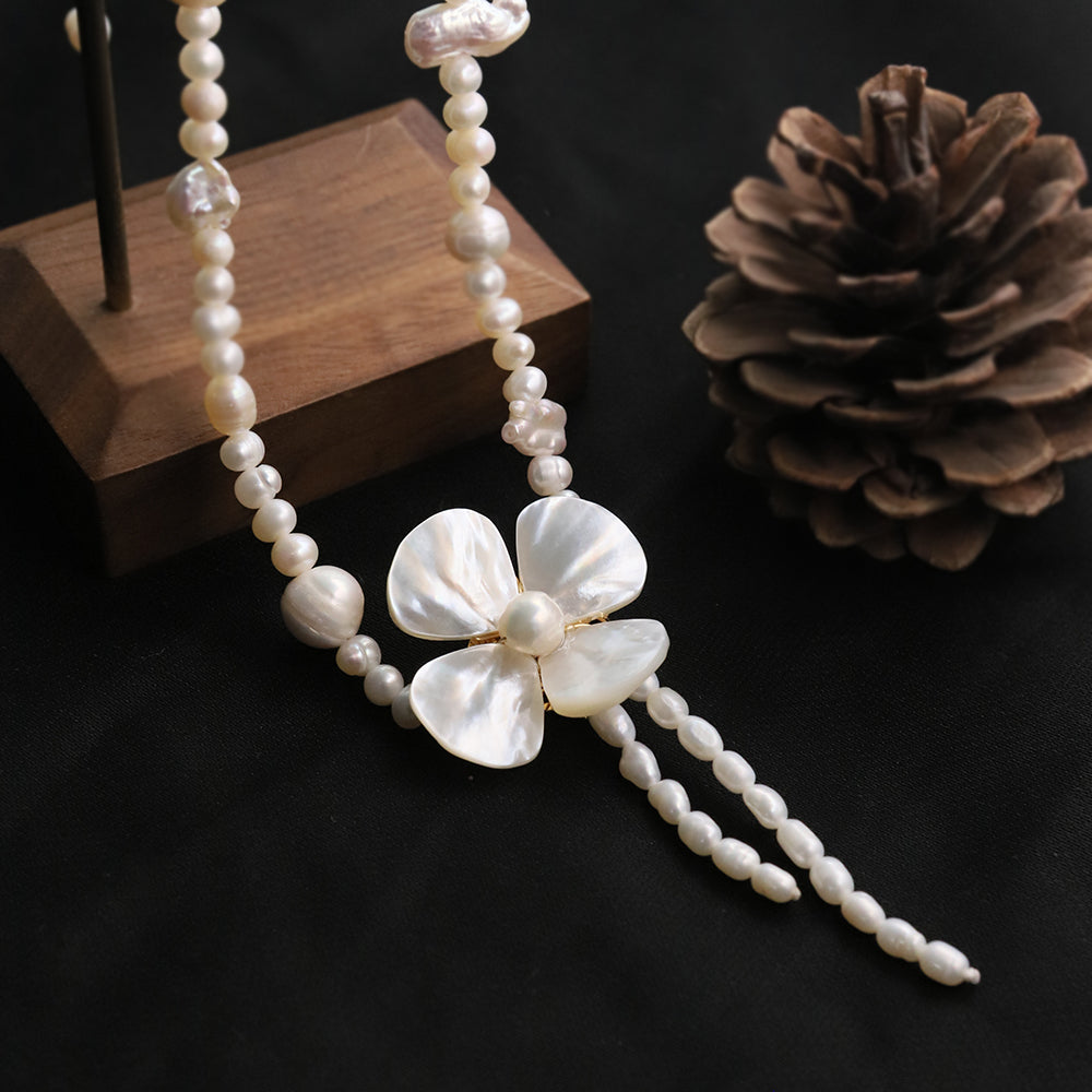 Natural Freshwater Pearl Shell Flower Tassel Necklace Retro Palace Style Jewelry Choker Gifts for Mom Wife Girlfriend