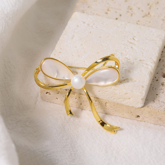 White Shell Bow Natural Freshwater Pearls Brooches Women Fashion Jewelry Brooches Pearl Brooch Madam Gift