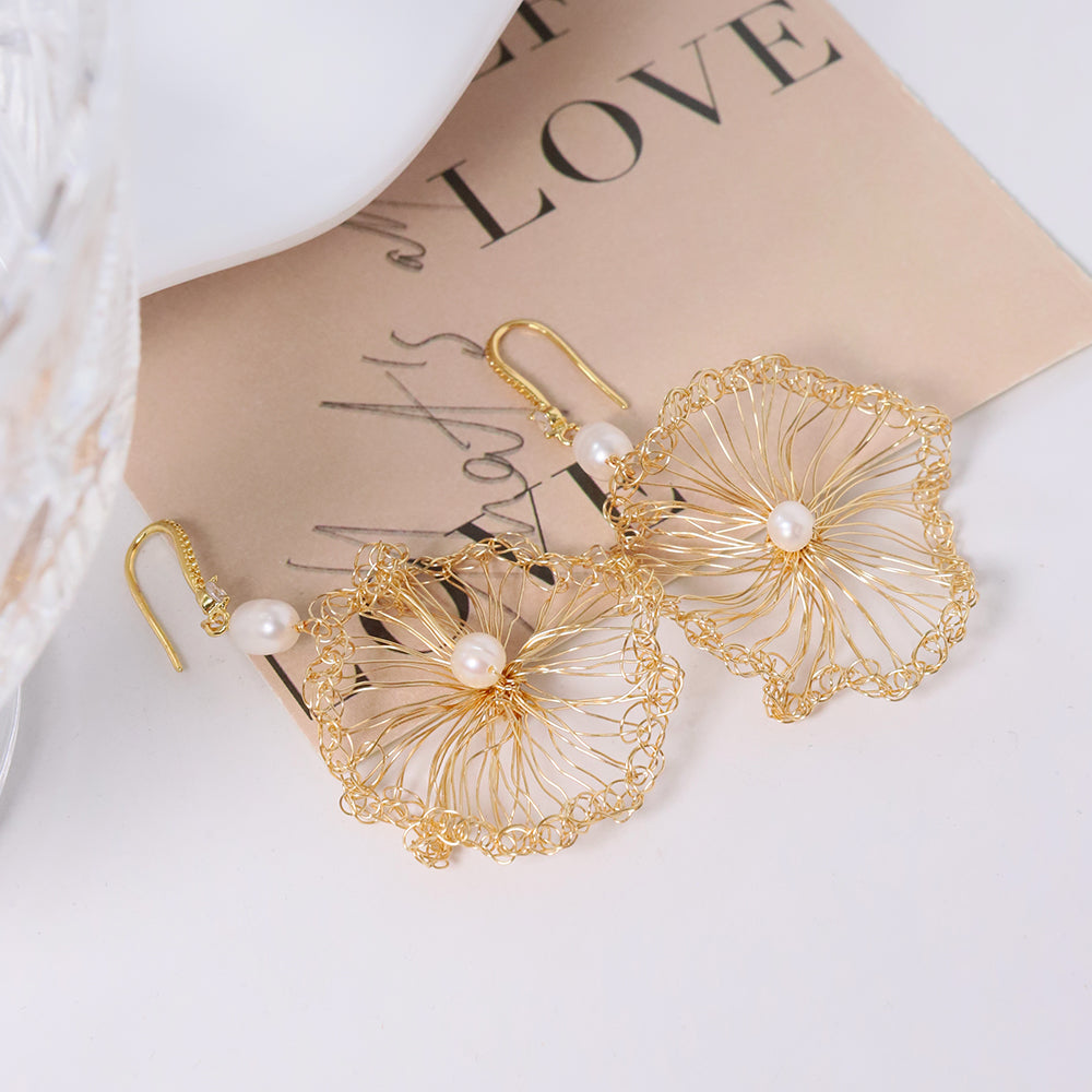 Natural Freshwater Pearl Gold Thread Lotus Leaf Earrings Korean Style Women Luxury Jewelry Fashion Ladies and Girls Gift GE1526