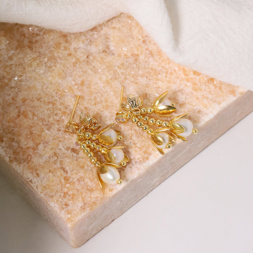 Natural Freshwater Pearls with Golden Flowers and Leaves Earrings for Women Korean Classic Vintage Fashion Jewelry Stud Earrings