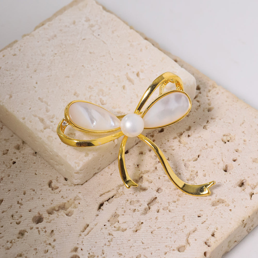 White Shell Bow Natural Freshwater Pearls Brooches Women Fashion Jewelry Brooches Pearl Brooch Madam Gift