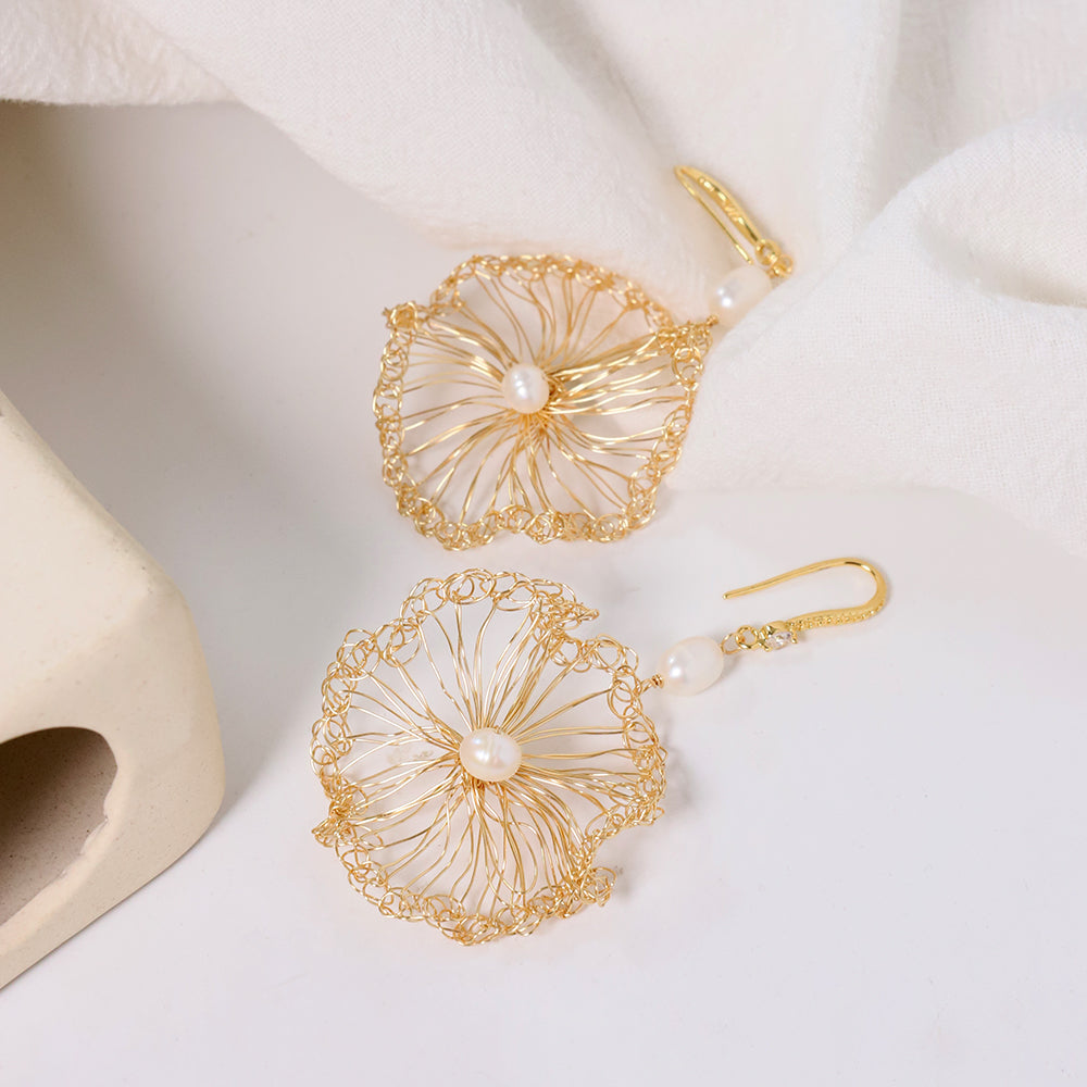 Natural Freshwater Pearl Gold Thread Lotus Leaf Earrings Korean Style Women Luxury Jewelry Fashion Ladies and Girls Gift GE1526